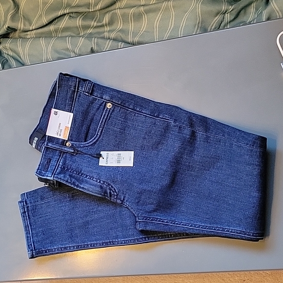 NWT - Express Jean's "Denim Perfect Ankle Legging Mid Rise" Size 4R